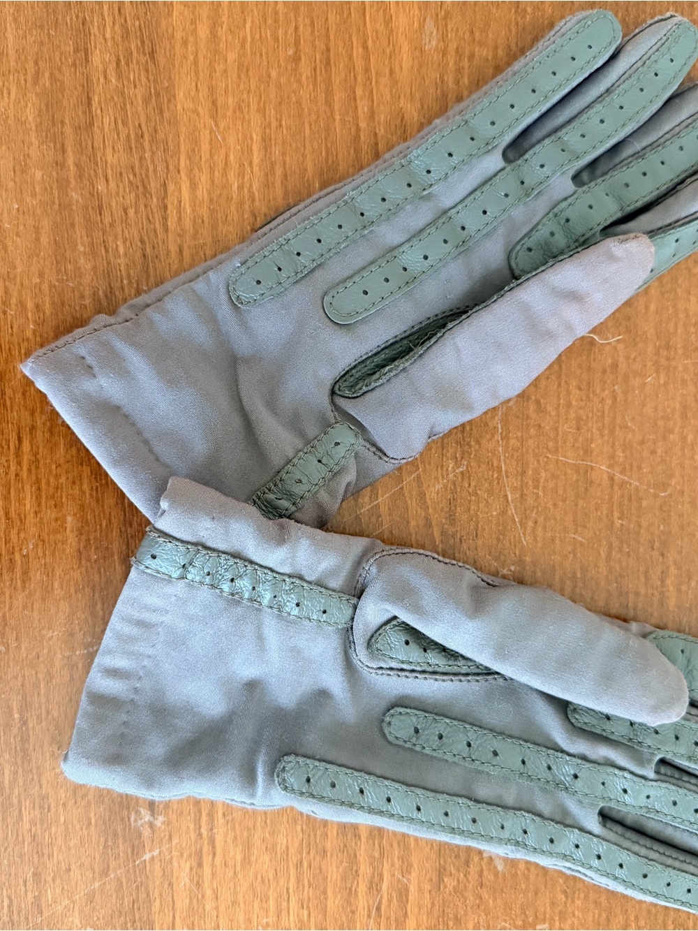 Vintage Betmar Black Gray Knit Stretch Gloves Made in Taiwan